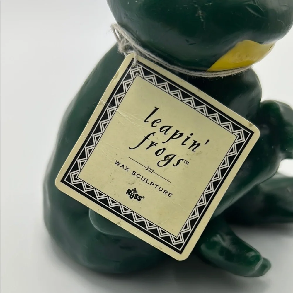 Russ Berrie Leaping Frong Green YellowWax Sculpture Candle Decorative #14078